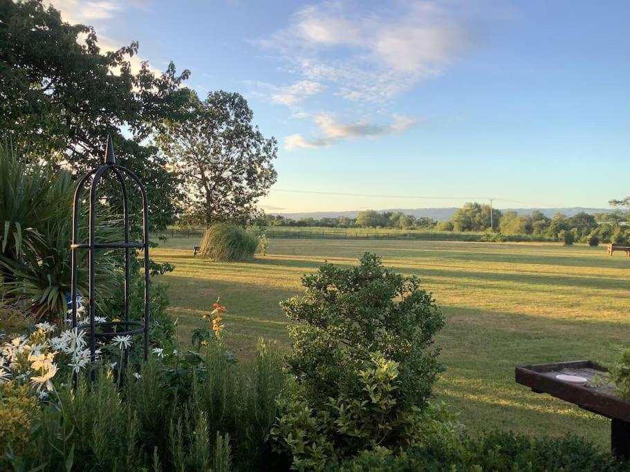 Cotswold Edge Guest Suite With Broadway Hill View Badsey 외부 사진