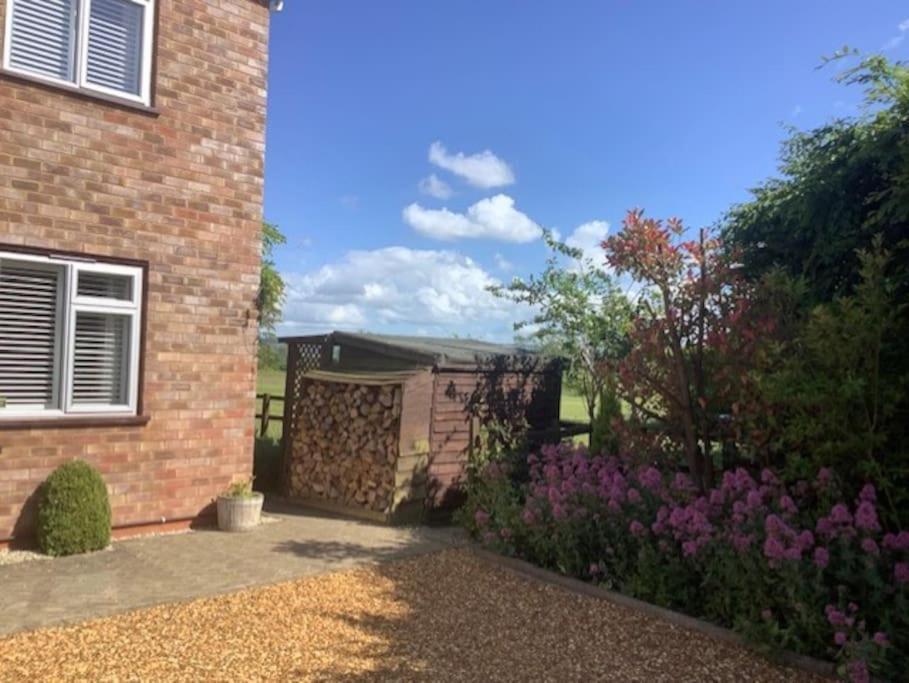 Cotswold Edge Guest Suite With Broadway Hill View Badsey 외부 사진
